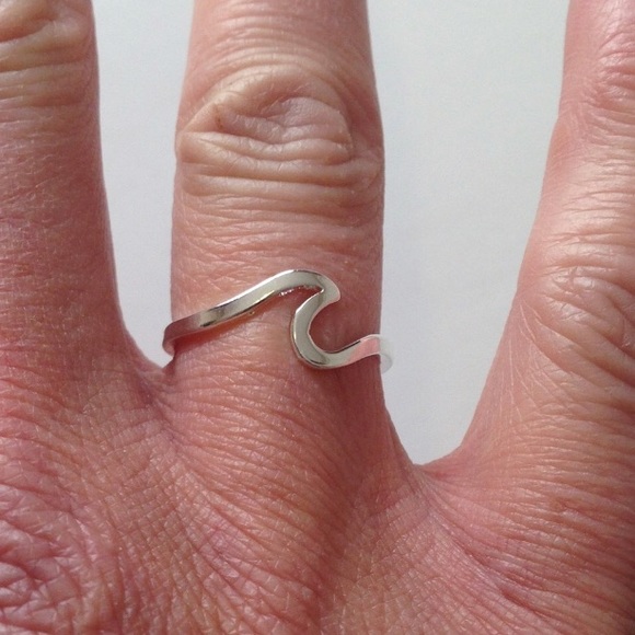 NWT 925 Silver Beachy Wave Ring - Picture 3 of 4